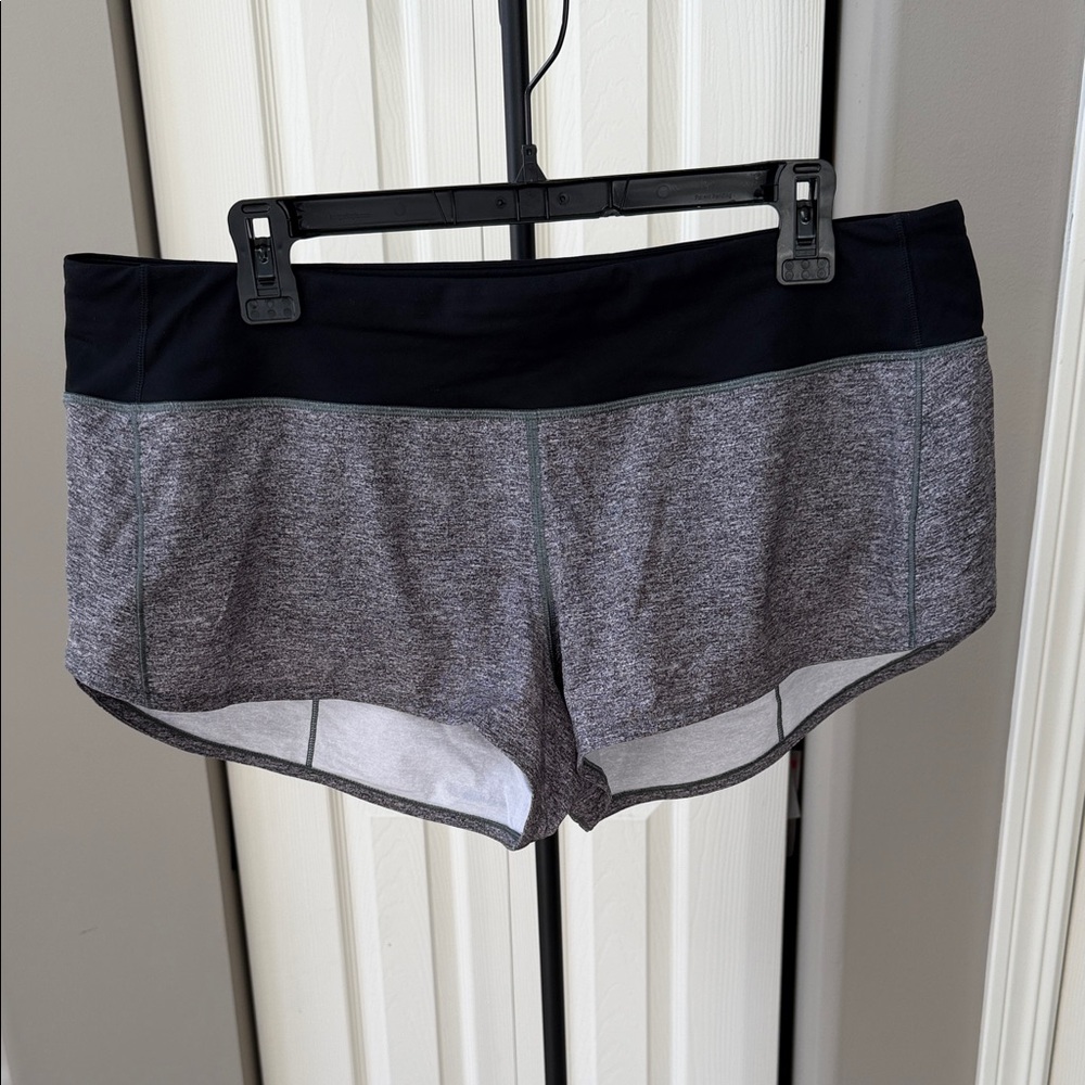 Lululemon Speed Up Low-Rise Lined Shorts 2.5” in Heather Lux Multi-Black: 12